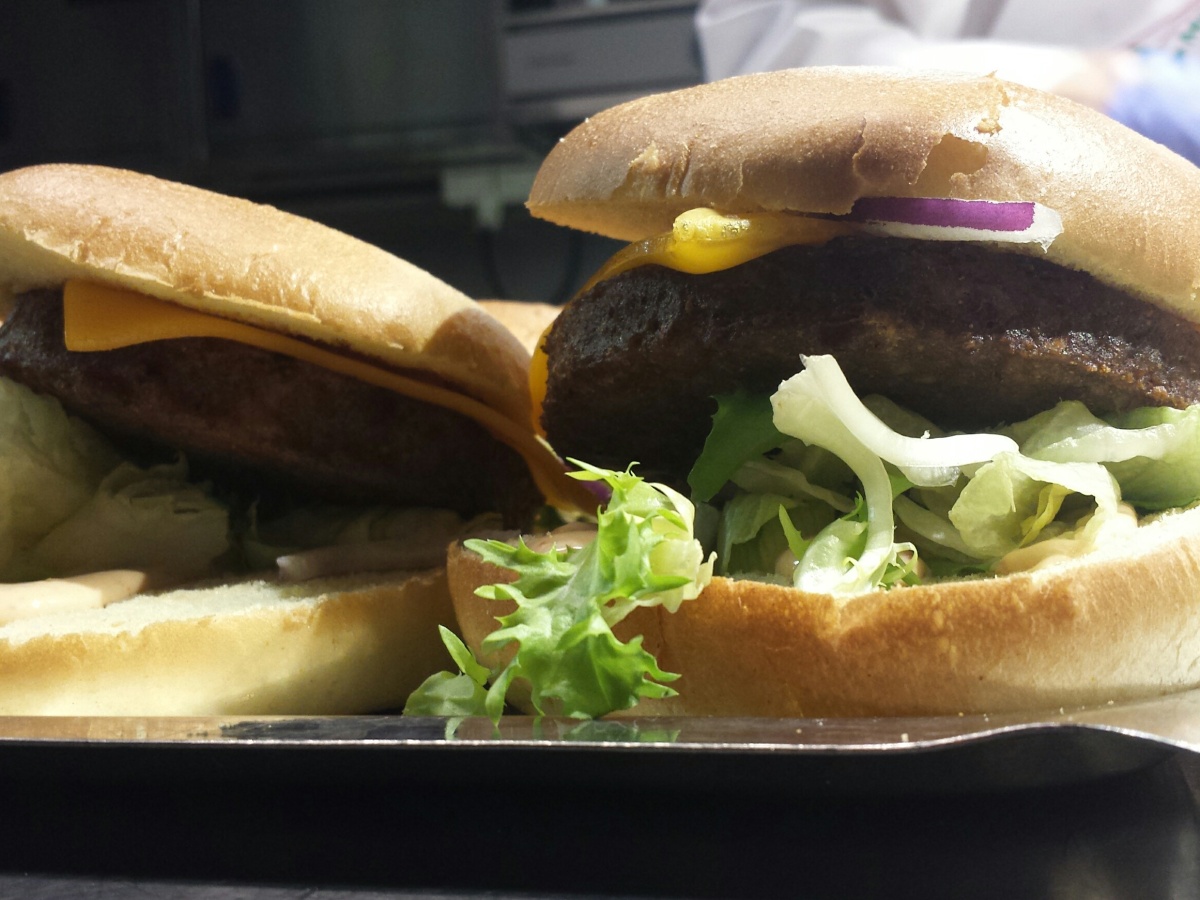 Er plantebaserte burgere sunnere enn kjøtt?